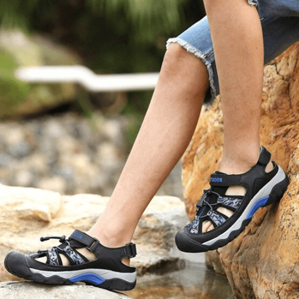 Fashionable non-slip men's open heel sandals SF0750 with camouflage pattern, PU upper, and EVA insole worn outdoors.